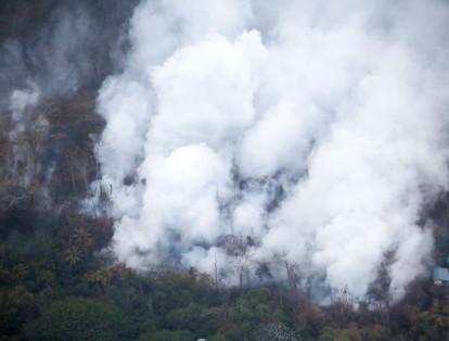 El Kilauea registró una nueva "explosión" este viernes que, pese a su corta duración, generó una nube de ceniza de más de 3.000 metros de altura.