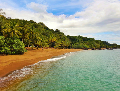 Nuquí, en Chocó, es un lugar reconocido por sus hermosos paisajes y playas como Playa Guachalito, Playa Brava, Playas de Coquí y Panguí, entre otras. Su economía depende del ecoturismo, la agricultura y la pesca artesanal.