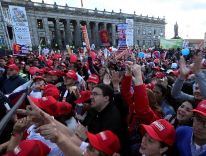 Vargas Lleras agradeció a los partidos que lo respaldan y se solidarizó con el pueblo venezolano, que, en sus palabras,  “continúa padeciendo el régimen de Maduro después de las elecciones de este domingo”.