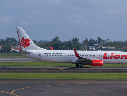 En el noveno puesto está Lion Air, de Indonesia. Ofrece vuelos nacionales e internacionales. Desde el 2015, la Unión Europea prohibió su circulación en este continente por motivos de seguridad. Los precios de sus tiquetes en relación a cada kilómetro recorrido es de 0,10 dólares.