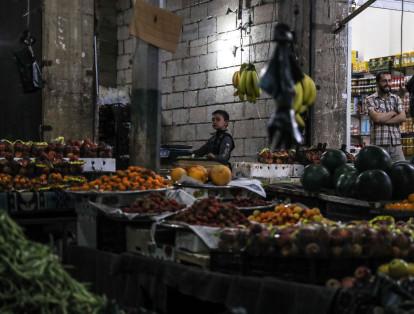 En las ciudades que han sido recuperadas por el Ejército sirio, como Duma y Damasco, los precios son mucho más bajos que en comparación con los últimos años de sitio.