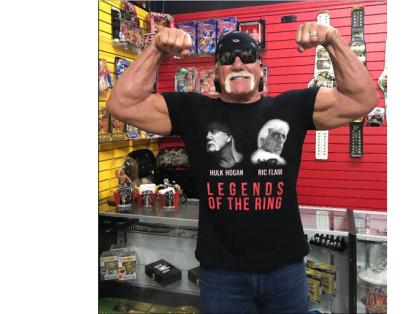 Hulk Hogan fue uno de los luchadores que en múltiples ocasiones ganó el Campeonato Mundial de Pesos Pesados. Su carrera como luchador de la WWE tuvo su mayor auge en la década de los 80. Sin embargo, el norteamericano se adentró en el mundo del cine con películas como 'Rocky III' y 'Suburban Commando'.