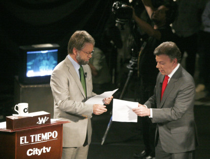 Tras la primera vuelta presidencial, los candidatos Juan Manuel Santos y Antanas Mockus se enfrentaron por temas como la corrupción y la yidispolítica.