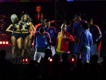 El cierre del evento estuvo a cargo de Maluma, quien cantó algunos de sus éxitos como "Corazón" y "El préstamo" acompañado en el escenario por los futbolistas, quienes vieron desde ahí como se cerró su estancia en el país con un espectáculo de juegos pirotécnicos.