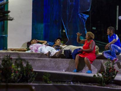 Soledad, Atlántico, 15 de Noviembre de 2017. Venezolanos duermen cerca a la Terminal de Transportes de Barranquilla. Foto Vanexa Romero/ETCE