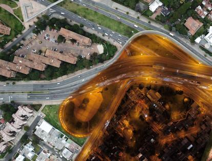 Esta fotografía, tomada con un drone de EL TIEMPO, nos muestra cómo se ve uno de los puntos más congestionados de la ciudad. La avenida Suba con avenida Boyacá se caracteriza por combinar varias zonas verdes con mucho asfalto.