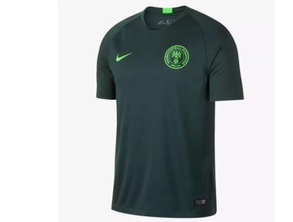 Nigeria llega a su sexta copa del mundo, además en su historia es el equipo africano que más anotaciones ha realizado  y que más partidos ha ganado. La camiseta de este equipoes de color verde oscuro con detalles de color verde claro.