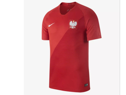 El uniforme de Polonia será completamente rojo. Esta es la octava aparición del equipo  en un mundial, 12 años desde su última participación en Alemania 2006.
