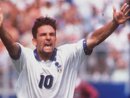 8. Roberto Baggio

Considerado uno de los más notables futbolistas italianos de la historia, Roberto Baggio ganó en 1993 el Premio RSS al mejor futbolista del año, el Balón de Oro de Europa y el Premio FIFA World Player. fue campeón de la Copa de la UEFA con la Juventus y jugó los Mundiales de 1990, 94 y 98 (Tercer lugar, subcampeón y eliminado en cuartos)