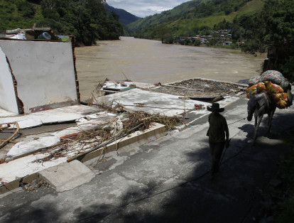 Tras el incremento del río Cauca por la temporada de lluvias más la emergencia en el proyecto Hidroituango, el corregimiento de Puerto Valdivia quedó casi vacío por la evacuación de sus habitantes.