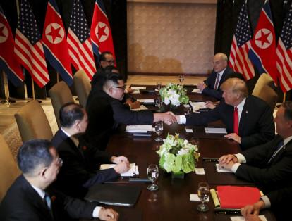 Donald Trump y Kim Jong-un se reunieron junto a sus asesores.