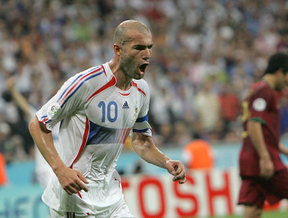 9. El francés Zinedine Zidane. Fue campeón del mundo en Francia 1998, siendo figura con dos tantos contra Brasil, y subcampeón en Alemania 2006, en el que se le recuerda por su cabezazo al italiano Marco Materazzi.