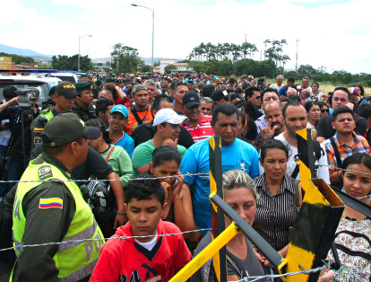 El Gobierno colombiano cerrará los pasos fronterizos fluviales y terrestres del país el próximo jueves y sábado para garantizar "total normalidad" en la segunda vuelta de la elección presidencial de este domingo. El cierre con Ecuador, Brasil y Perú serán desde el sábado, mientras que con Venezuela será desde el jueves.
