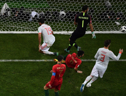 El lateral Nacho anotó el tercer gol de España.