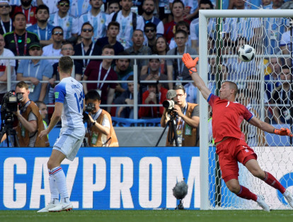 El primer partido del grupo D estuvo marcado por múltiples fallas de Lionel Messi a la hora de anotar goles y por una fuerte presencia de Islandia en su debut mundialista.