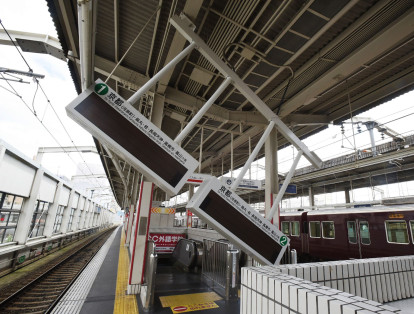 El temblor causó la suspensión del servicio de tren bala en la zona, así como de los servicios ferroviarios locales de las prefecturas de Osaka, Shiga, Hyogo, Kioto y Nara, que retomaron su actividad horas después.