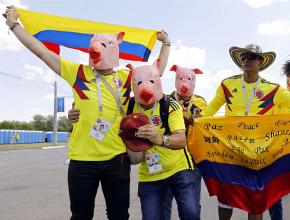 Muchos colombianos atravesaron el mundo entero para ver el debut de la Selección Colombia en el Mundial de Rusia 2018. Desde diferentes países, varias personas han llegado al país para ver el partido frente a Japón, que se jugará desde las 7 de la mañana (hora colombiana), este martes.