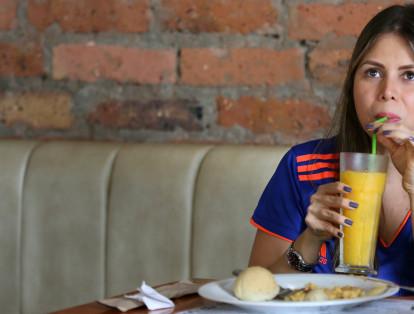 Con un desayunito, cientos de personas en Cali disfrutaron del primer partido de la Selección Colombia en restaurantes de la Avenida Sexta.