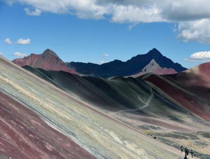 El presidente de Perú, Martín Vizcarra, aseguró este miércoles que la famosa y turística montaña de siete colores, ubicada en la región andina de Cusco, será preservada ante la información de que formaba parte de una concesión minera.