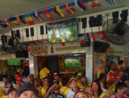 En Barranquilla, la fiesta se prendió en La Troja, sitio típico de celebración de los partidos de Colombia en la eliminatoria.