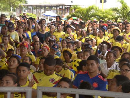 El pasado domingo, tras el triunfo de la selección Colombia,  cientos de cartageneros celebraron al lado de turistas llegados de todo el mundo.