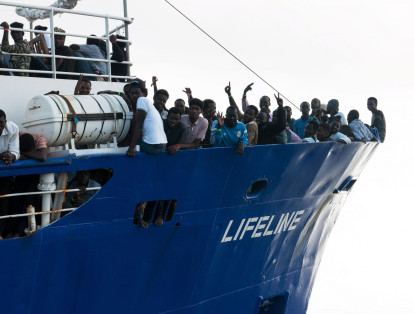 La situación en el barco de Lifeline empezaba a ser preocupante ya que lleva más del triple de las personas de su capacidad y la comida escaseaba.