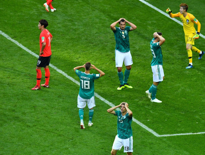 - Alemania:
Así es, difícil de creer, pero el campeón del mundo está fuera de Rusia 2018. Perdió contra México 1-0; le ganó a Suecia 2-1, pero Corea lo dejó por fuera del torneo con un 2-0.