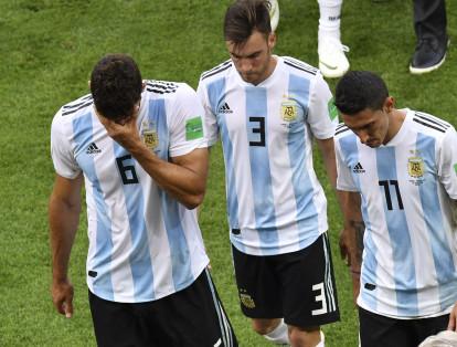 Los jugadores de la Selección de Argentina se lamentan por la eliminación.
