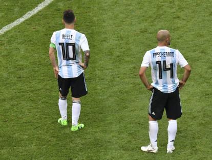 Los jugadores de la Selección de Argentina se lamentan por la eliminación.