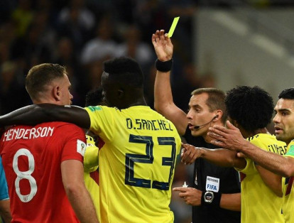 Wilmar Barrios recibió la primera tarjeta amarilla del partido. En caso de que Colombia clasifique él no podrá jugar el siguiente partido.