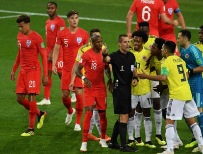 Ha sido un mal segundo tiempo para Colombia. Carlos Sánchez y Santiago Arias también recibieron tarjeta amarilla.