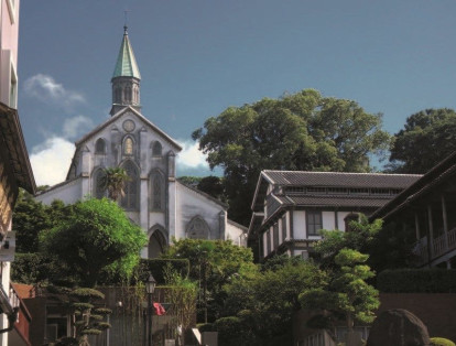 Los sitios cristianos escondidos en Nagasaki están en la isla de Kyushu y constan de 10 villas, el castillo Hara y una catedral. Datan de los siglos XVI y XIX y fueron el asentamiento para los cristianos que transmitieron su religión bajo las prohibiciones de los siglos XVII al XIX.