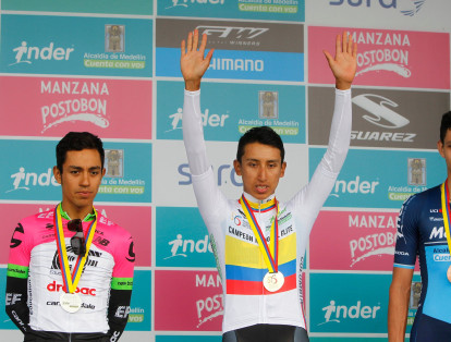 Daniel Martínez (Izquierda) será compañero de Rigoberto Urán en el Tour. En 2017, Martínez fue séptimo en la Milano-Torino y se retiró del Giro de Italia.