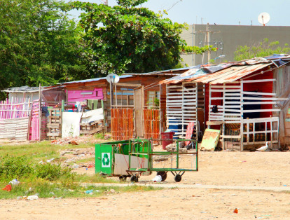 En el sector de Chambacú, a pocas calles del centro histórico de Cartagena, también hay varios asentamientos ilegales.