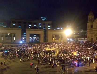 En Bogotá el punto de reunión fue la Plaza de Bolívar, donde también se vieron centenares de personas reclamando justicia por los líderes.