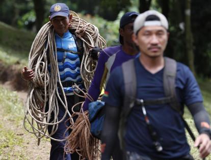 Tailandia entera espera un final feliz para estos 12 niños y su entrenador de 25 años atrapados en la cueva de Thuam Luang, en el norte del país, desde el 23 de junio, un accidente que atrajo a esta zona del mundo a cientos de periodistas de medios extranjeros.