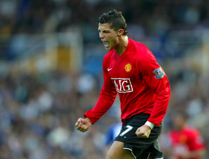 En 2004, con solo 19 años, se convirtió en una de las sensaciones de la Eurocopa de su país. Campeón de Inglaterra en 2007, 2008 y 2009, Ronaldo fue ganando peso.