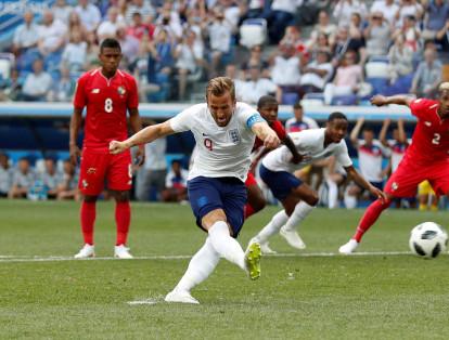 El partido jugado entre Inglaterra y Panamá durante la fase de grupos del Mundial dejó atónitos a los hinchas de ambas selecciones luego de que el combinado inglés arrasara con seis goles a los panameños, quienes solo pudieron marcarle un tanto a su adversario.