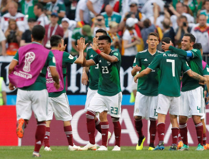 ¡Increíble, los mexicanos le ganaron al campeón del mundo! Con un gol de Hirving Lozano los aztecas derribaron al gigante alemán quedando 1-0 en el debut. Los hinchas, y hasta los jugadores, no podían creer lo que estaban viviendo y celebraron a lo 'mero mero macho'.