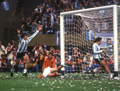 Argentina 1978: el 25 de julio, se disputó la final entre Argentina y Holanda. Con dos goles de Mario Kempes y uno de Daniel Bertoni, Argentina venció a los holandeses. Aquel día el estadio Antonio Vespucio Liberti, donde se jugó la final, se visitó por completo de la albiceleste