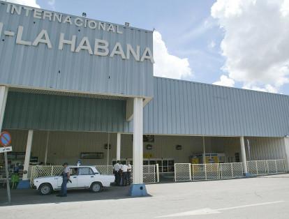 La aerolínea mexicana Global Air, propietaria del avión accidentado el 18 de mayo en La Habana, sostuvo hoy que el accidente se debió a un "fallo humano" de los pilotos, que despegaron con "un ángulo de ascenso muy pronunciado", y calificó de "ilegal" la suspensión de actividades de la empresa.
