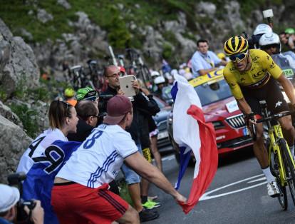 Etapa 16 - 24 de julio. Una vez en Carcassonne, los competidores irán hasta Bagnères-de-Luchon en esta prueba de montaña de 218 kilómetros. Después del segundo día de descanso, aparece esta larga jornada que tiene un premio de montaña de primera categoría a 10 kilómetros de la meta. Esta prueba será de aproximadamente 5 horas y 45 segundos. Termina en descenso hacia Bagnères-de-Luchon.