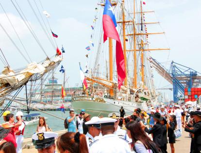 La entrada a todos los barcos es gratis para cartageneros y turistas a partir de las 10 de la mañana y hasta las 6 de la tarde.
El miércoles 25 de julio el ingreso será a las 8 de la mañana y hasta las 12 del mediodía.