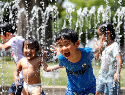 Los japoneses sufrieron este lunes la jornada más calurosa desde que se tienen registros, al llegar los termómetros en Tokio hasta 41,1 grados centígrados, una marca histórica para este país.