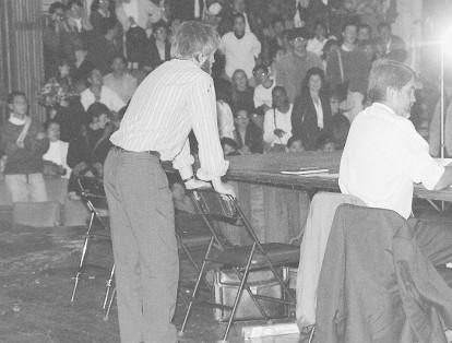 En 1993, como acto pedagógico, en una de sus clases en el auditorio Leon de Greiff de la Universidad Nacional de Colombia, Antanas Mockus se bajó los pantalones frente a los asistentes y muestra su trasero al publico para exigir silencio.