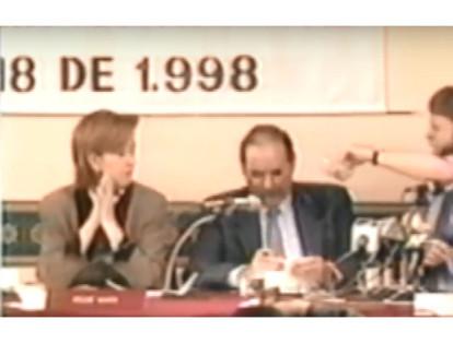 En 1998, durante la presentación de la fórmula vicepresidencial de Horacio Serpa, Antanas Mockus le tiró un vaso de agua a Andrés Pastrana.