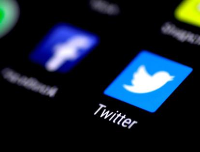 Twitter informó este martes que desde abril ha eliminado más de 143.000 aplicaciones en un nuevo ajuste para combatir la actividad "maliciosa" desde cuentas automáticas. La compañía, con sede en San Francisco, afirmó que está limitando el acceso a sus interfaces de programación de aplicaciones (APIs) que permiten a los desarrolladores realizar publicaciones en Twitter de forma automática.