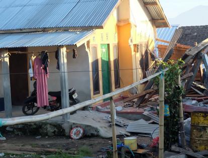 El gobierno local decretó el estado de emergencia durante tres días. "Según la información que tenemos hay 14 muertos, 162 heridos y cientos de casas dañadas", declaró en un comunicado un portavoz de la Agencia de Gestión de Desastres de Indonesia, Sutopo Purwo Nugroho.