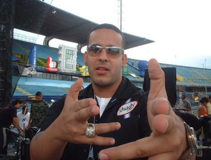 Daddy Yankee: Ramón​ Luis Ayala Rodríguez es su verdadero nombre. Nació el 3 de febrero de 1977 en San Juan, Puerto Rico. Este cantante, quien además ha sido actor, productor y locutor de radio, es uno de los primeros exponentes de este género musical, razón porque lo conocen como 'El rey del reguetón'.