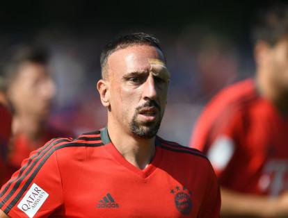 Frank Ribéry se lesionó tras chocar con un poste en la práctica del Bayern Munich.